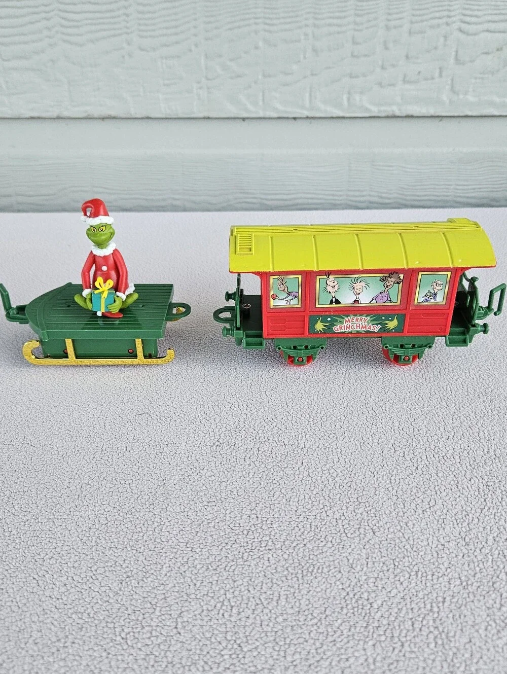 Ruz Dr. Seuss The Grinch Express Play Train Set Christmas Holiday 12pc Green Red